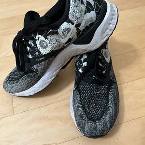 Nike womens running shoes size 7